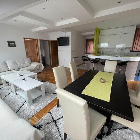 Casa Gialla Free Parking 塞拉耶佛 外观 照片
