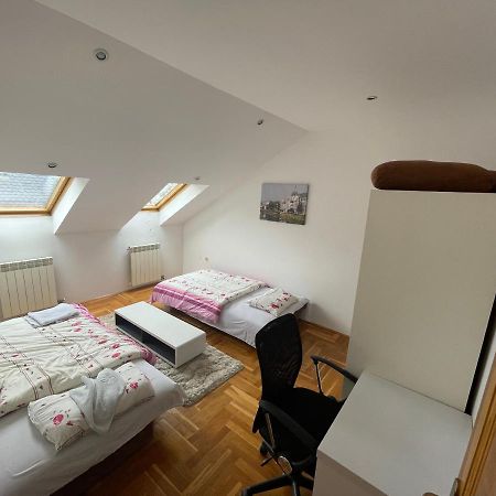 Casa Gialla Free Parking 塞拉耶佛 外观 照片