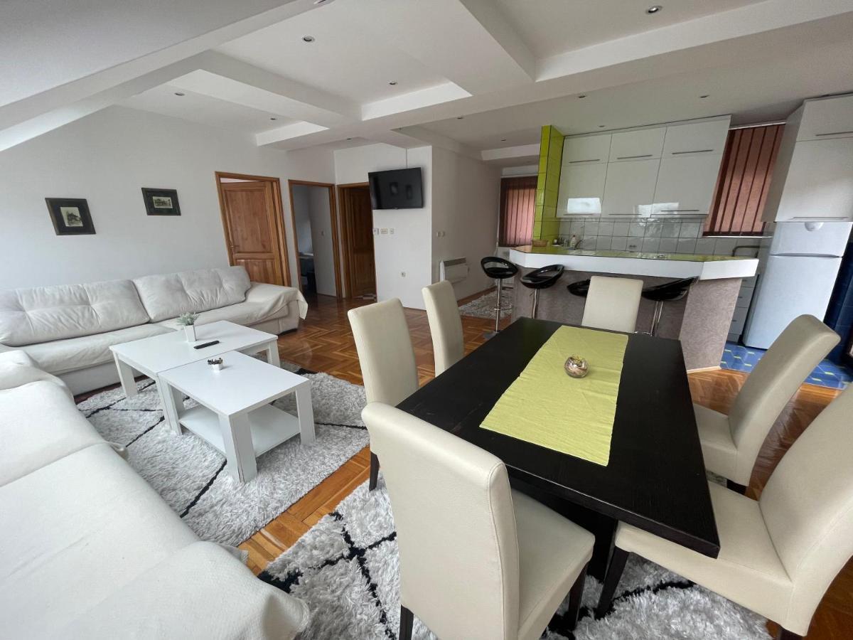 Casa Gialla Free Parking 塞拉耶佛 外观 照片