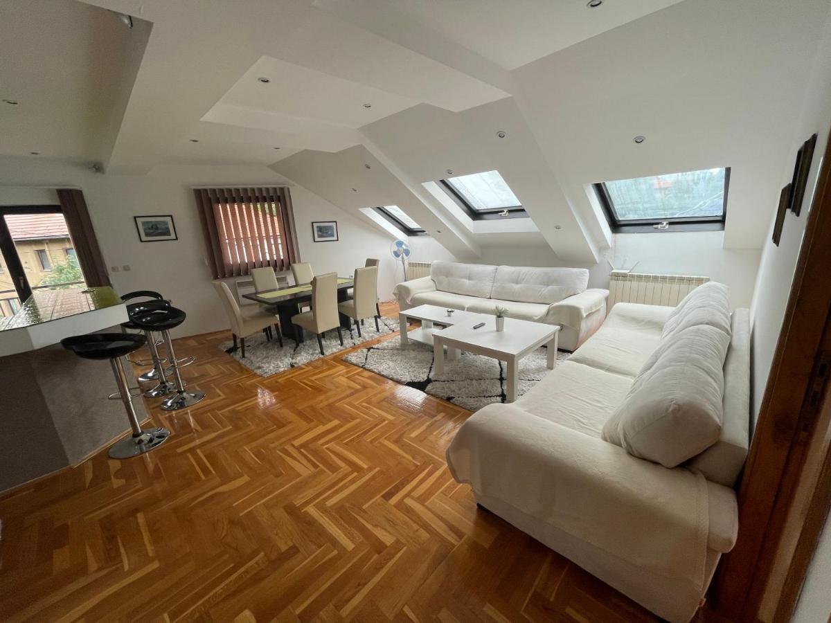 Casa Gialla Free Parking 塞拉耶佛 外观 照片