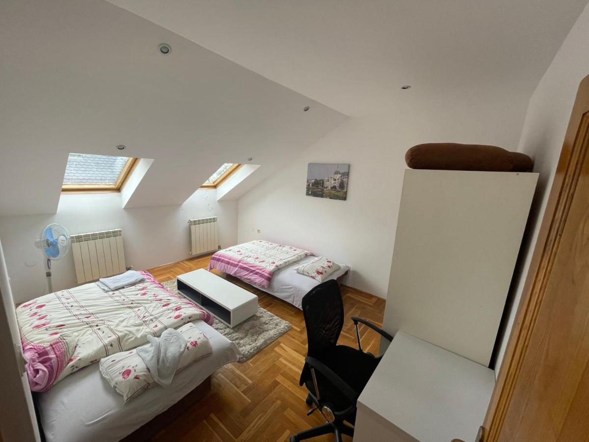 Casa Gialla Free Parking 塞拉耶佛 外观 照片