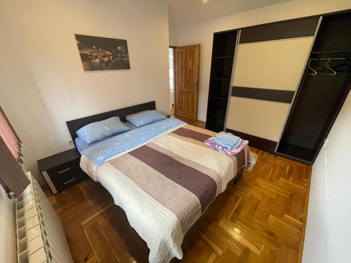 Casa Gialla Free Parking 塞拉耶佛 外观 照片